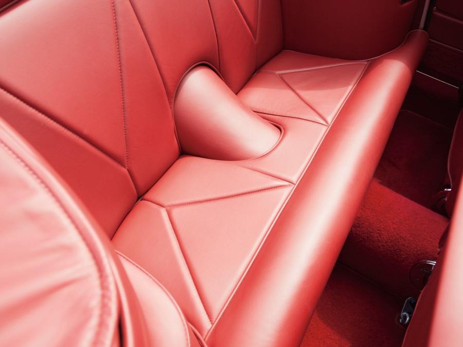 Интерьер Aston Martin DB6 Volante (3635/R) 1967 года  (фото 26 из 32)
